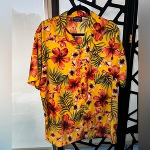 Pacific and Co. Hawaiian Floral Button Up Shirt